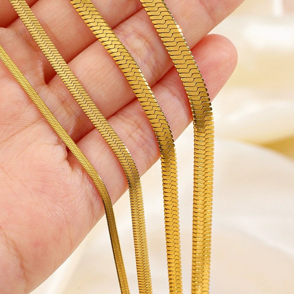 Bold Shine Snake Choker