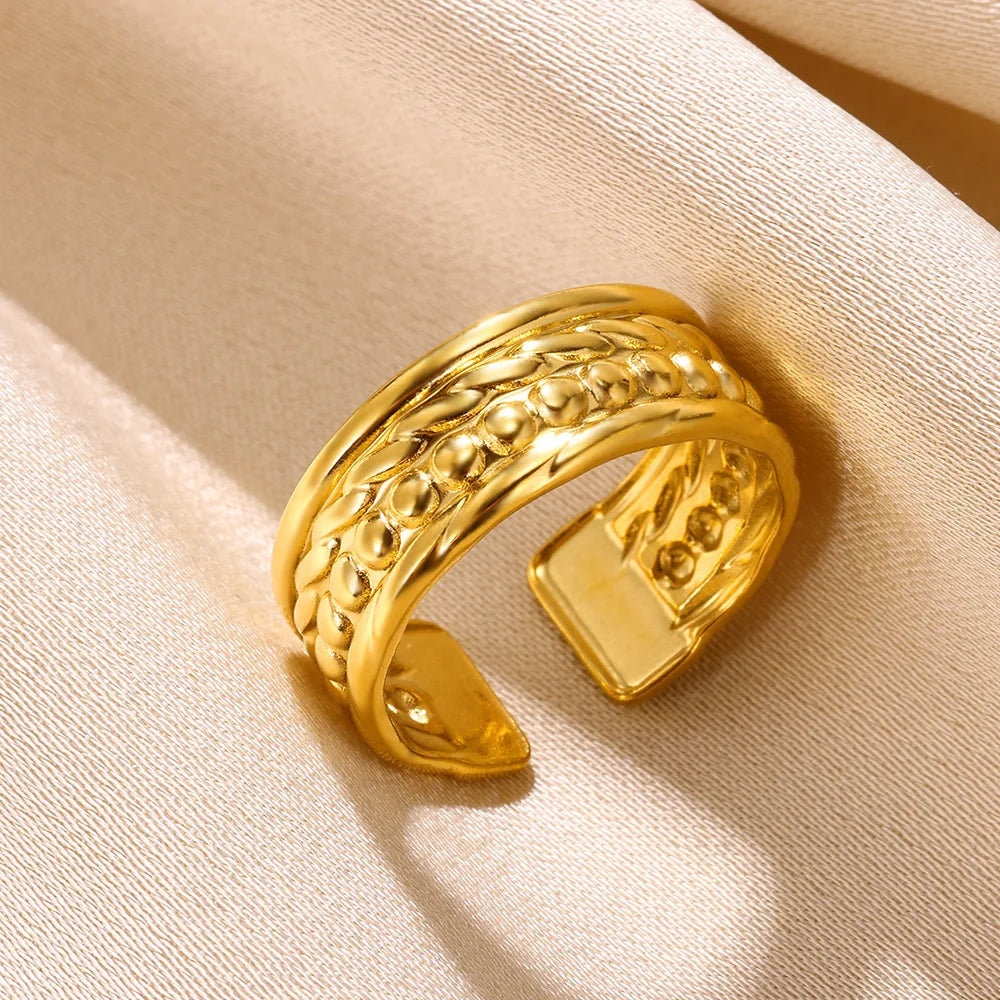 Celeste Royale Gold Shell Ring